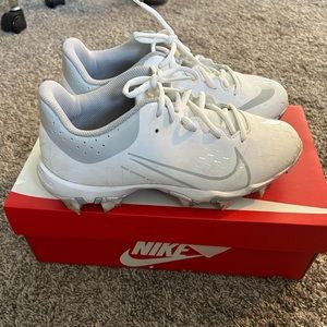 Nike softball cleats
